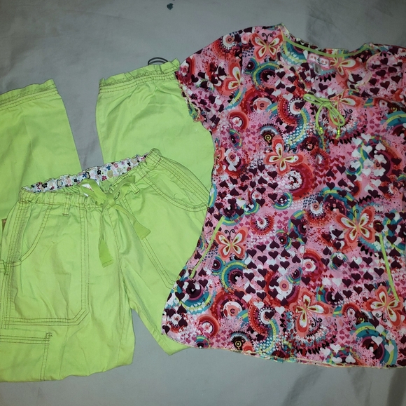 Koi Scrub Set Colorful Small Top w lime Pants Xs - Picture 4 of 4